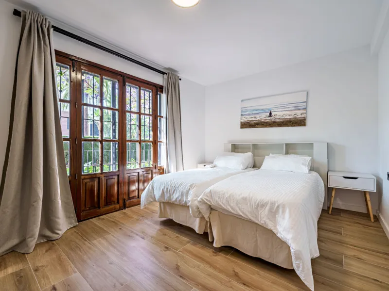 This magnificent ground floor apartment is located in Vivero de Marbella, a quiet, low-rise residential complex in the prestigious Sierra Blanca area on Marbella's Golden Mile, between Imara and Le Blanc. Recently renovated with high-quality materials, th