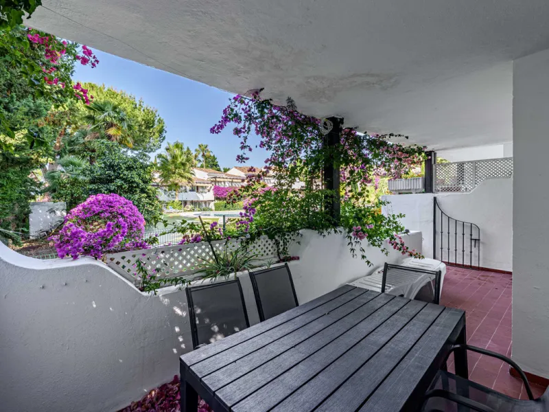 This magnificent ground floor apartment is located in Vivero de Marbella, a quiet, low-rise residential complex in the prestigious Sierra Blanca area on Marbella's Golden Mile, between Imara and Le Blanc. Recently renovated with high-quality materials, th