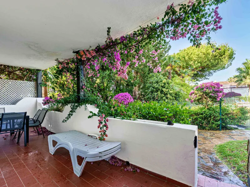 This magnificent ground floor apartment is located in Vivero de Marbella, a quiet, low-rise residential complex in the prestigious Sierra Blanca area on Marbella's Golden Mile, between Imara and Le Blanc. Recently renovated with high-quality materials, th
