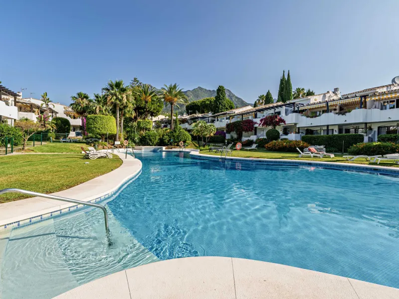 This magnificent ground floor apartment is located in Vivero de Marbella, a quiet, low-rise residential complex in the prestigious Sierra Blanca area on Marbella's Golden Mile, between Imara and Le Blanc. Recently renovated with high-quality materials, th