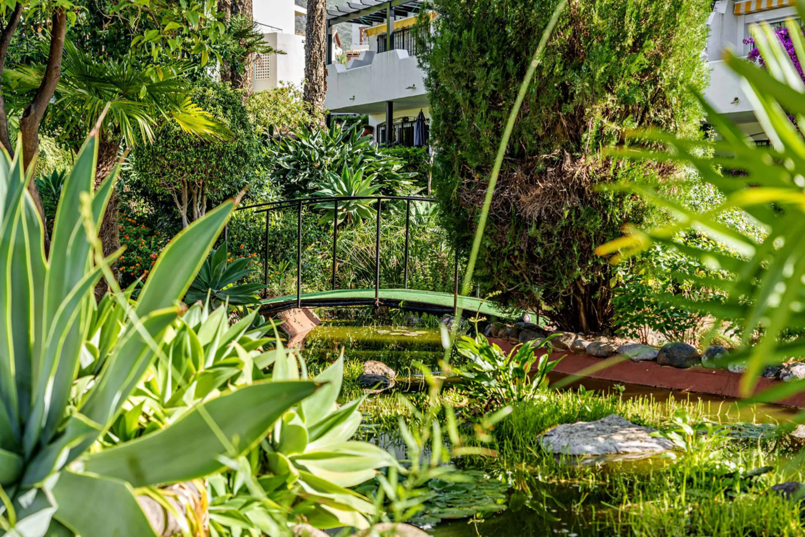 This magnificent ground floor apartment is located in Vivero de Marbella, a quiet, low-rise residential complex in the prestigious Sierra Blanca area on Marbella's Golden Mile, between Imara and Le Blanc. Recently renovated with high-quality materials, th