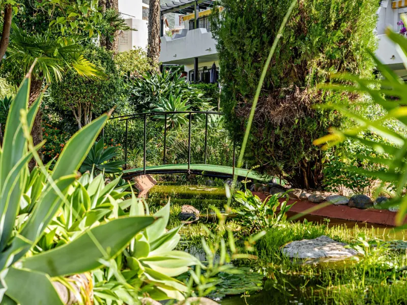 This magnificent ground floor apartment is located in Vivero de Marbella, a quiet, low-rise residential complex in the prestigious Sierra Blanca area on Marbella's Golden Mile, between Imara and Le Blanc. Recently renovated with high-quality materials, th