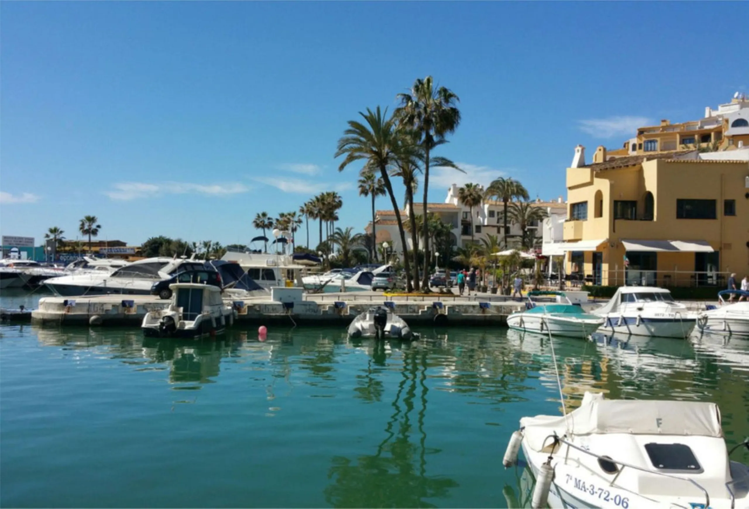 A great two bedroom apartment for sale in Puerto de Cabopino with amazing views, Marbella, just 20 minutes from Malaga Airport and 10 minutes from Marbella Center. Keys in our office easy viewing 7 days a week.