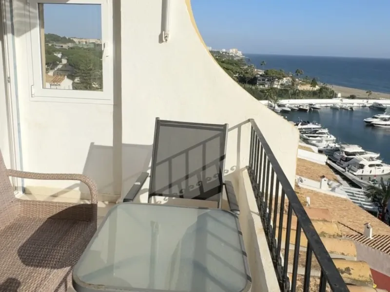 A great two bedroom apartment for sale in Puerto de Cabopino with amazing views, Marbella, just 20 minutes from Malaga Airport and 10 minutes from Marbella Center. Keys in our office easy viewing 7 days a week.
