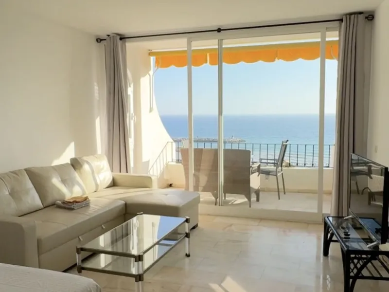 A great two bedroom apartment for sale in Puerto de Cabopino with amazing views, Marbella, just 20 minutes from Malaga Airport and 10 minutes from Marbella Center. Keys in our office easy viewing 7 days a week.