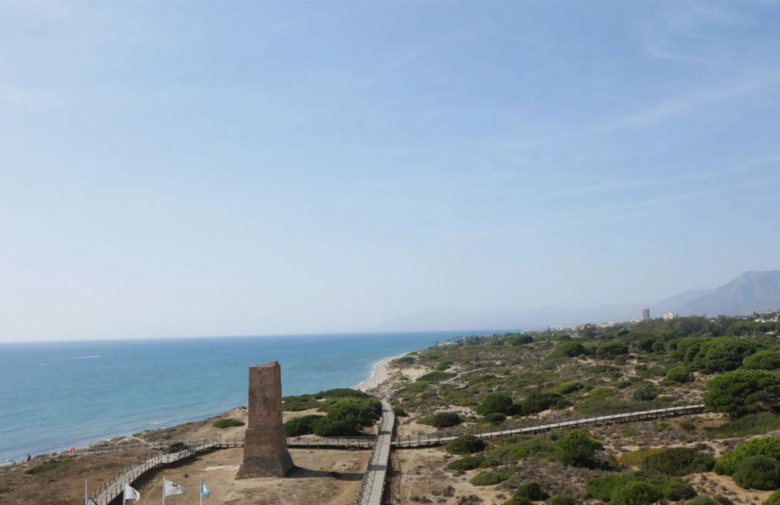 A great two bedroom apartment for sale in Puerto de Cabopino with amazing views, Marbella, just 20 minutes from Malaga Airport and 10 minutes from Marbella Center. Keys in our office easy viewing 7 days a week.