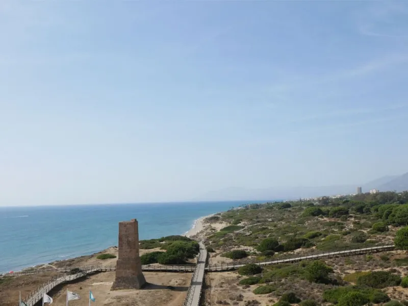 A great two bedroom apartment for sale in Puerto de Cabopino with amazing views, Marbella, just 20 minutes from Malaga Airport and 10 minutes from Marbella Center. Keys in our office easy viewing 7 days a week.