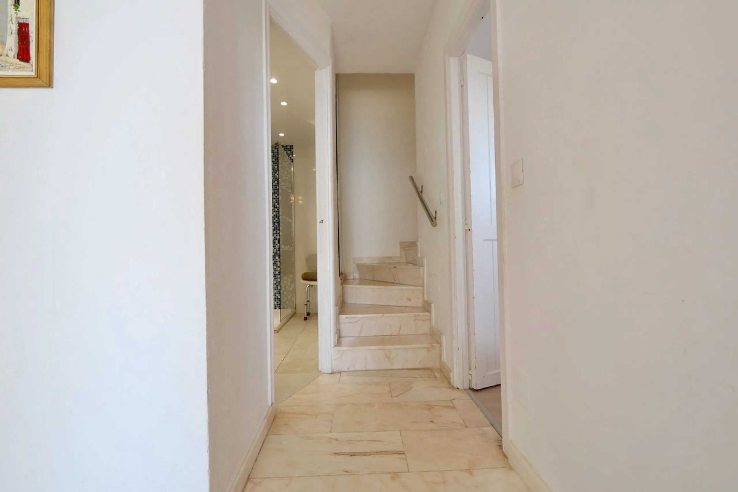 A great two bedroom apartment for sale in Puerto de Cabopino with amazing views, Marbella, just 20 minutes from Malaga Airport and 10 minutes from Marbella Center. Keys in our office easy viewing 7 days a week.