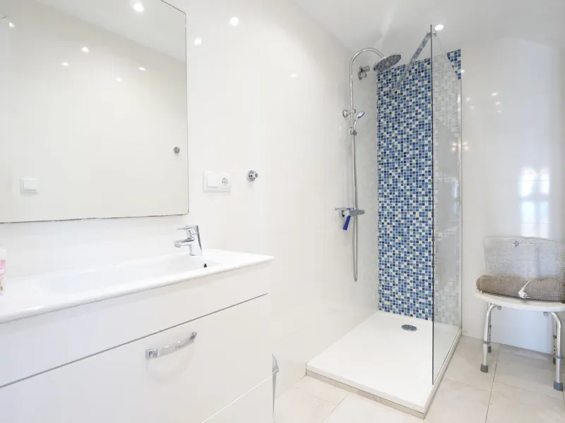 A great two bedroom apartment for sale in Puerto de Cabopino with amazing views, Marbella, just 20 minutes from Malaga Airport and 10 minutes from Marbella Center. Keys in our office easy viewing 7 days a week.