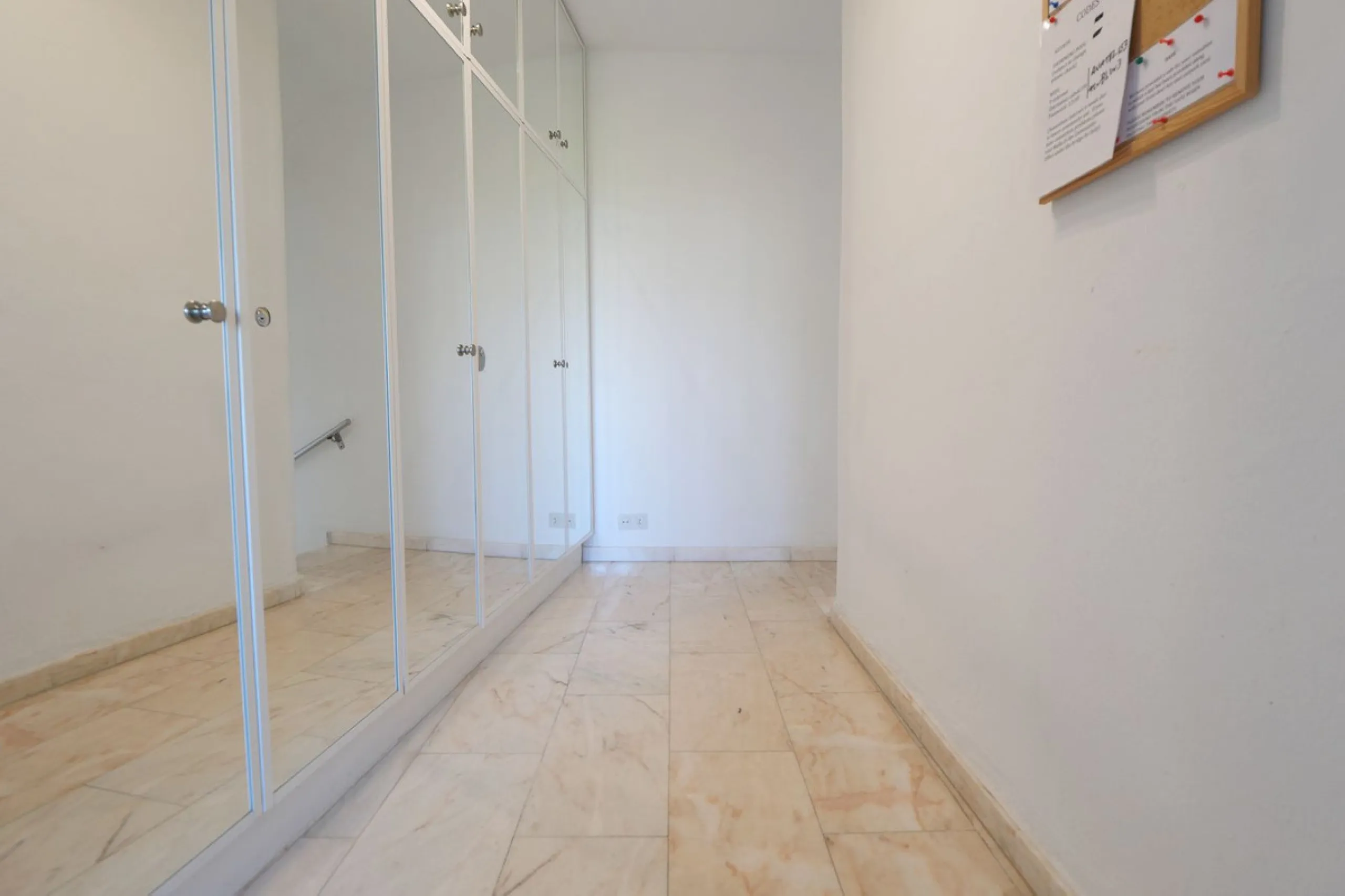 A great two bedroom apartment for sale in Puerto de Cabopino with amazing views, Marbella, just 20 minutes from Malaga Airport and 10 minutes from Marbella Center. Keys in our office easy viewing 7 days a week.