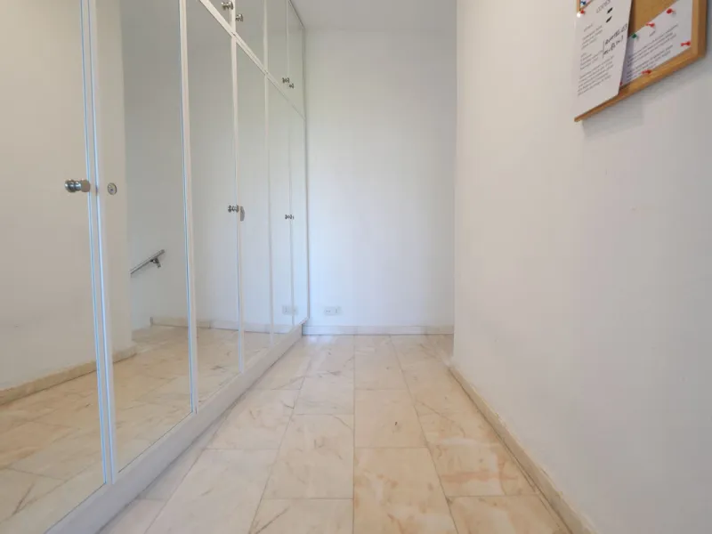 A great two bedroom apartment for sale in Puerto de Cabopino with amazing views, Marbella, just 20 minutes from Malaga Airport and 10 minutes from Marbella Center. Keys in our office easy viewing 7 days a week.