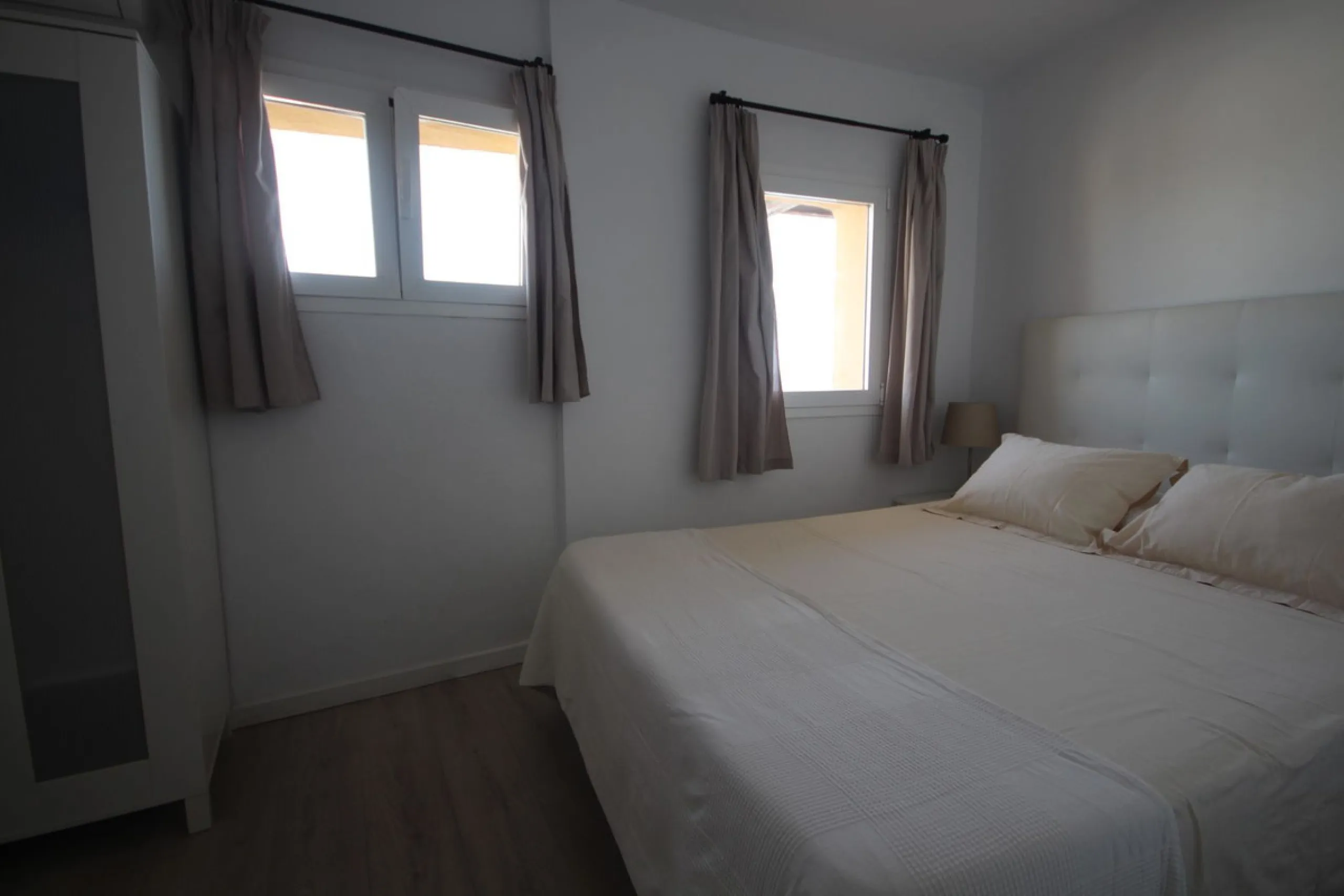 A great two bedroom apartment for sale in Puerto de Cabopino with amazing views, Marbella, just 20 minutes from Malaga Airport and 10 minutes from Marbella Center. Keys in our office easy viewing 7 days a week.