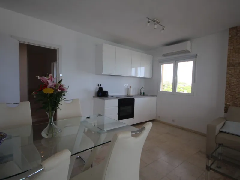 A great two bedroom apartment for sale in Puerto de Cabopino with amazing views, Marbella, just 20 minutes from Malaga Airport and 10 minutes from Marbella Center. Keys in our office easy viewing 7 days a week.