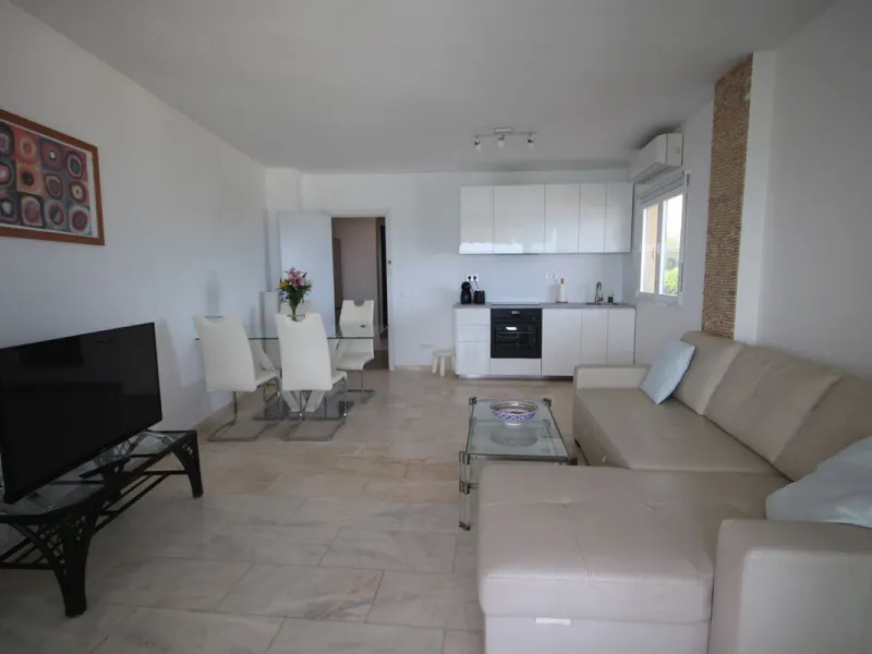 A great two bedroom apartment for sale in Puerto de Cabopino with amazing views, Marbella, just 20 minutes from Malaga Airport and 10 minutes from Marbella Center. Keys in our office easy viewing 7 days a week.