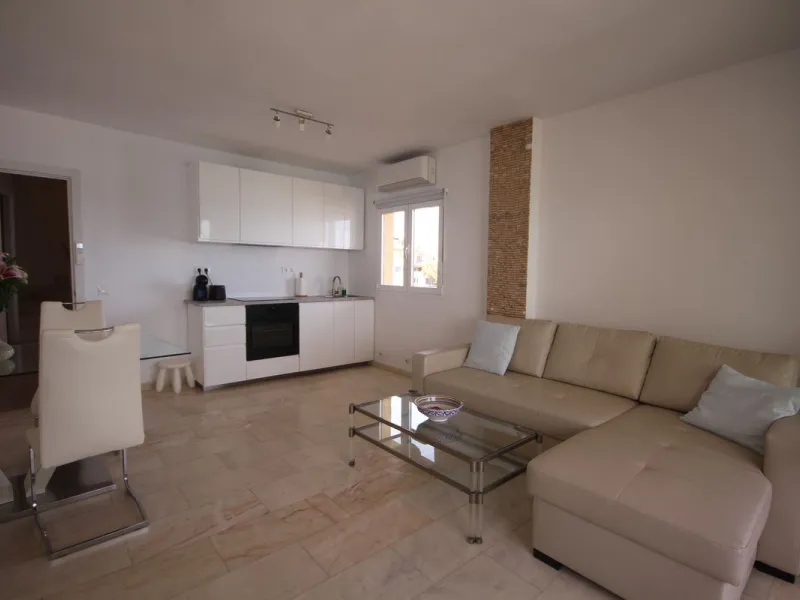 A great two bedroom apartment for sale in Puerto de Cabopino with amazing views, Marbella, just 20 minutes from Malaga Airport and 10 minutes from Marbella Center. Keys in our office easy viewing 7 days a week.
