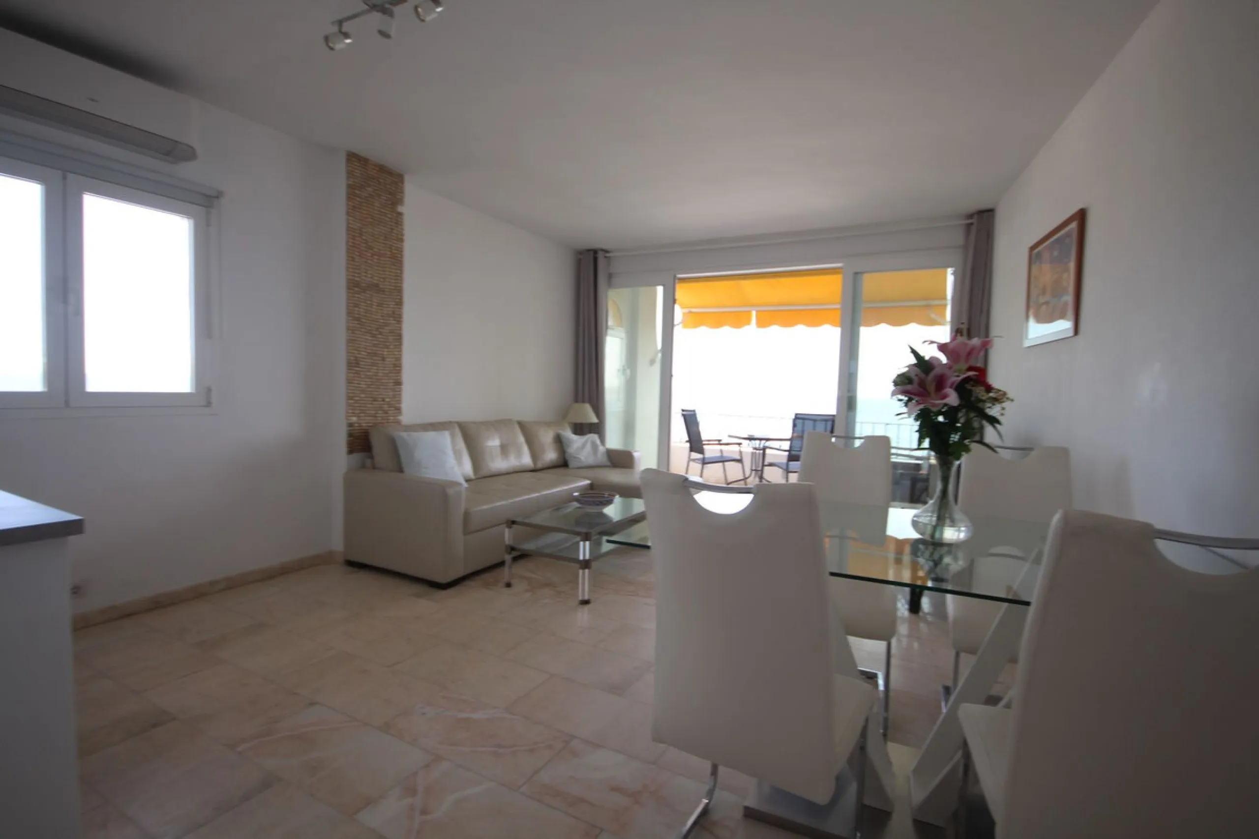 A great two bedroom apartment for sale in Puerto de Cabopino with amazing views, Marbella, just 20 minutes from Malaga Airport and 10 minutes from Marbella Center. Keys in our office easy viewing 7 days a week.