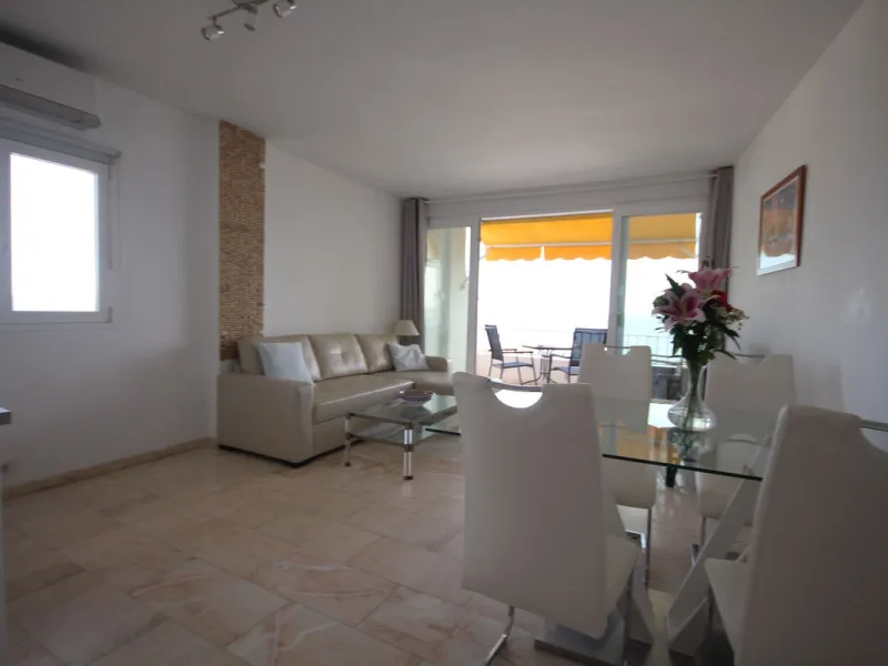 A great two bedroom apartment for sale in Puerto de Cabopino with amazing views, Marbella, just 20 minutes from Malaga Airport and 10 minutes from Marbella Center. Keys in our office easy viewing 7 days a week.