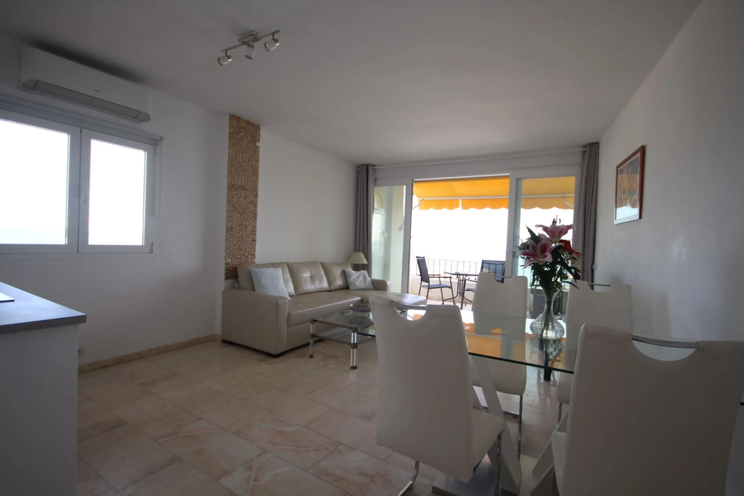 A great two bedroom apartment for sale in Puerto de Cabopino with amazing views, Marbella, just 20 minutes from Malaga Airport and 10 minutes from Marbella Center. Keys in our office easy viewing 7 days a week.