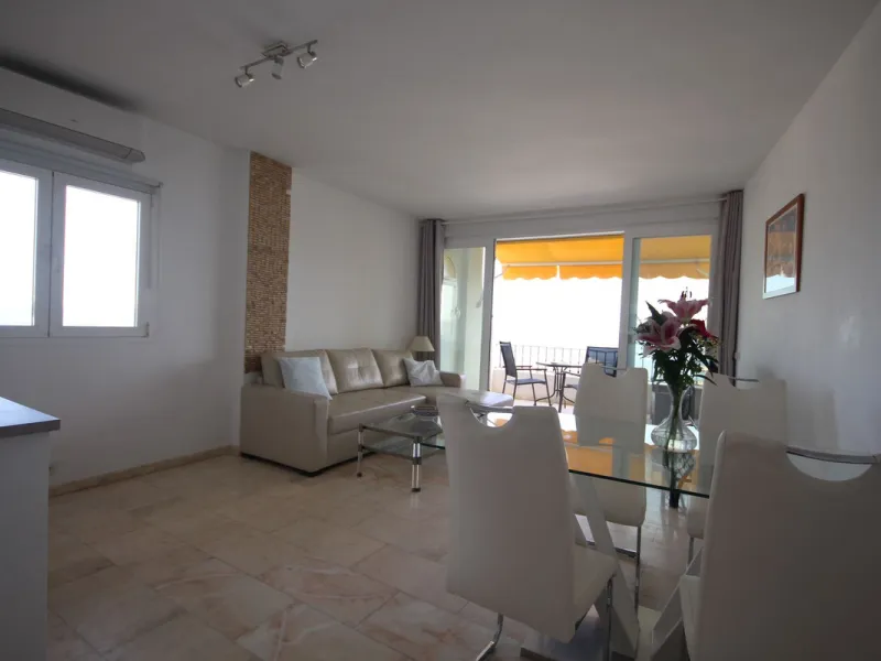A great two bedroom apartment for sale in Puerto de Cabopino with amazing views, Marbella, just 20 minutes from Malaga Airport and 10 minutes from Marbella Center. Keys in our office easy viewing 7 days a week.