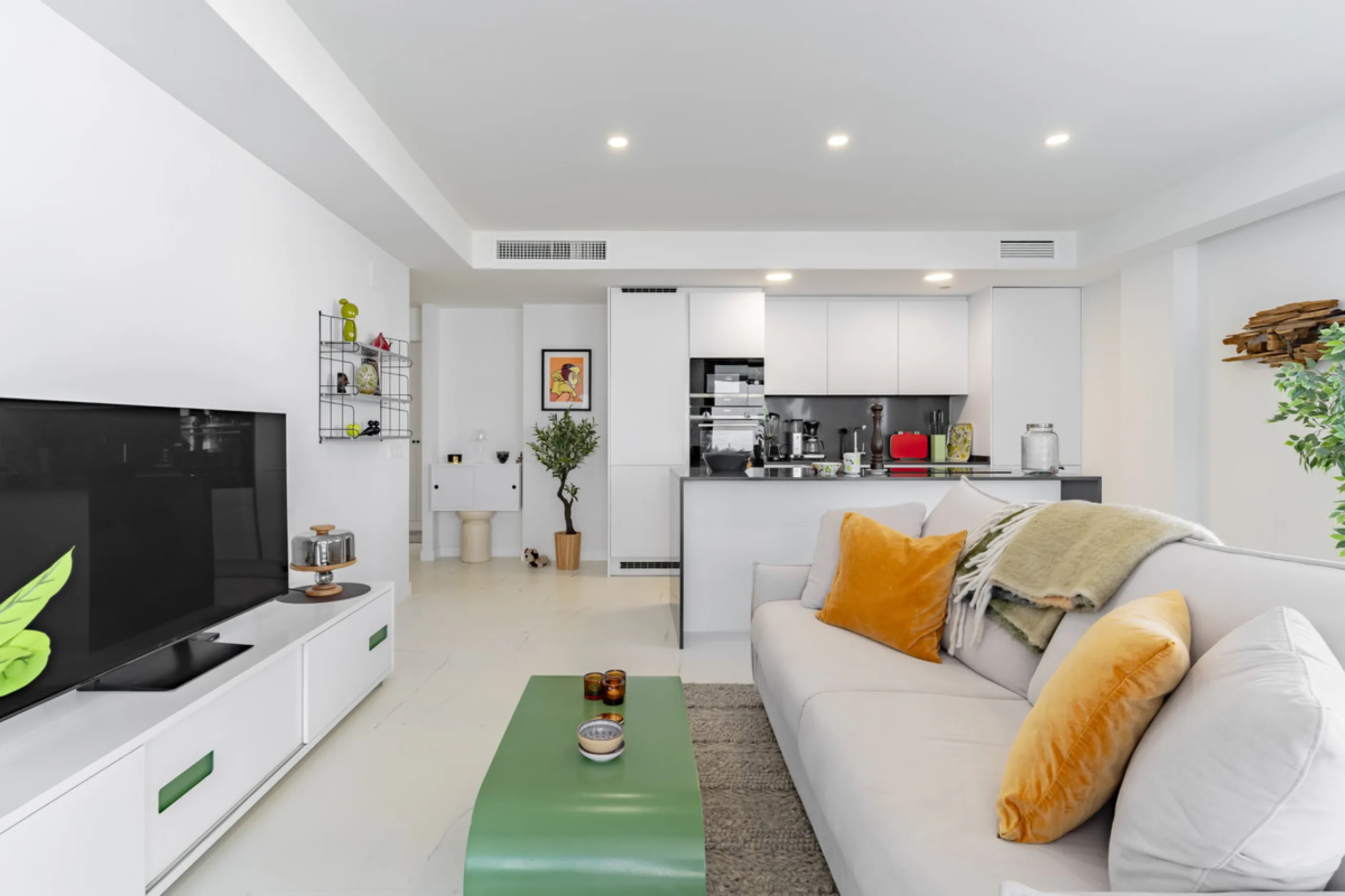 Discover a peaceful coastal retreat in this beautifully designed one-bedroom apartment located in the prestigious Azata del Mar urbanization, Casares. Set in a serene and well-connected area surrounded by lush golf courses, this modern home offers both tr