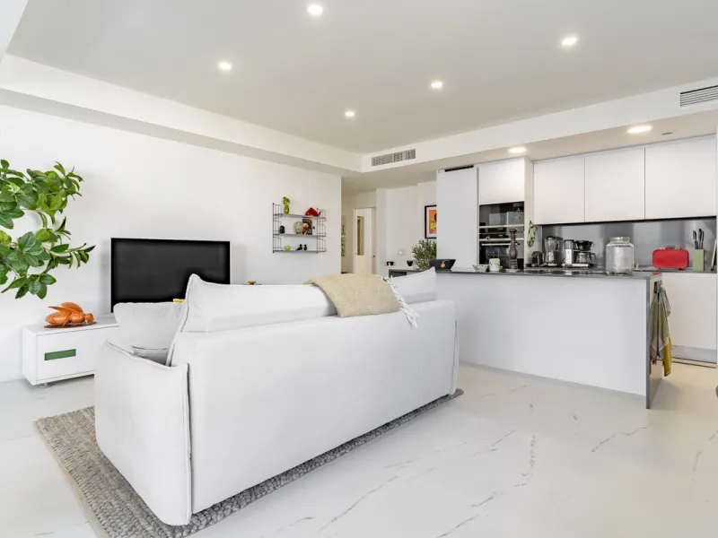 Discover a peaceful coastal retreat in this beautifully designed one-bedroom apartment located in the prestigious Azata del Mar urbanization, Casares. Set in a serene and well-connected area surrounded by lush golf courses, this modern home offers both tr