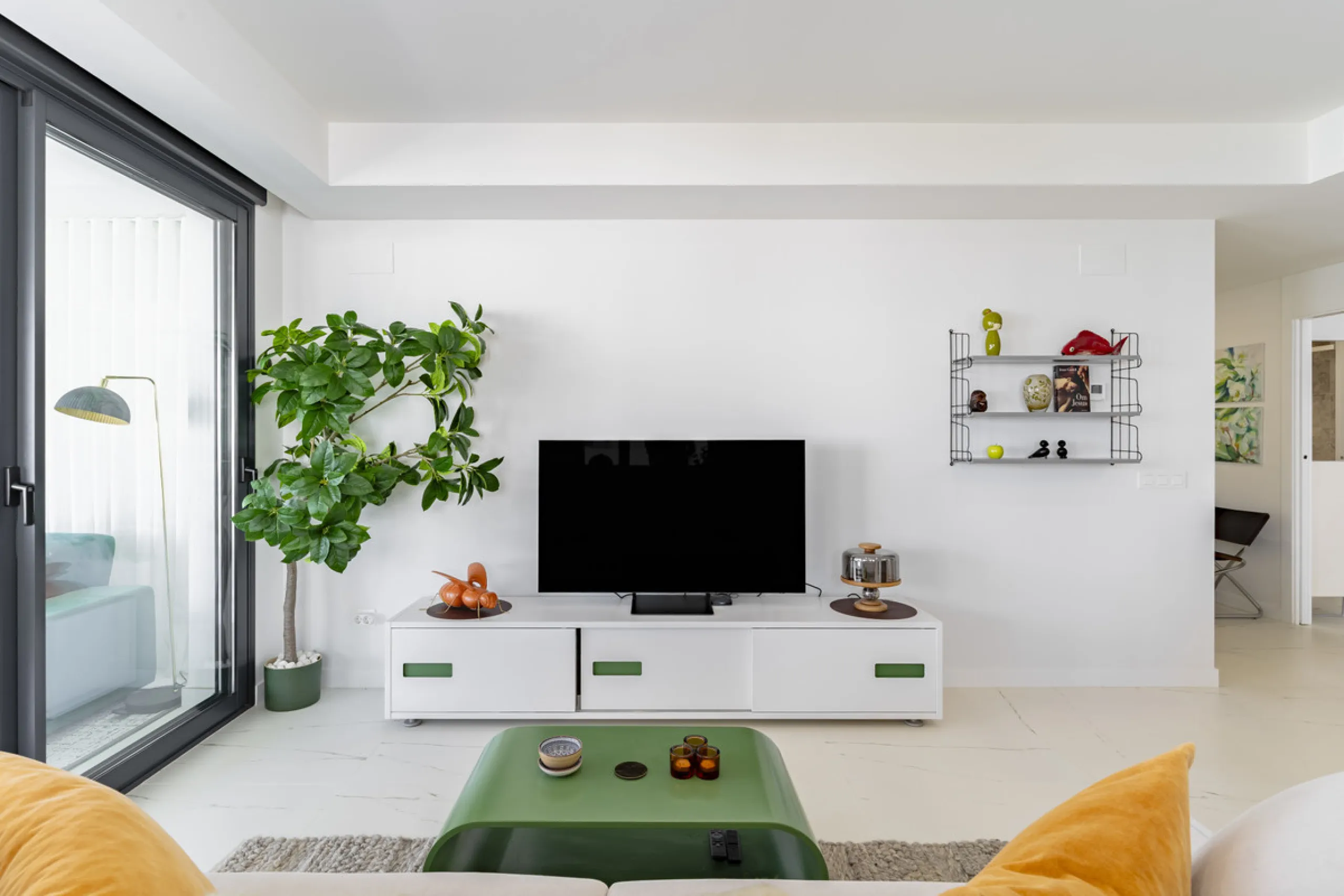 Discover a peaceful coastal retreat in this beautifully designed one-bedroom apartment located in the prestigious Azata del Mar urbanization, Casares. Set in a serene and well-connected area surrounded by lush golf courses, this modern home offers both tr