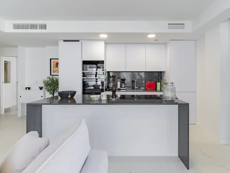 Discover a peaceful coastal retreat in this beautifully designed one-bedroom apartment located in the prestigious Azata del Mar urbanization, Casares. Set in a serene and well-connected area surrounded by lush golf courses, this modern home offers both tr