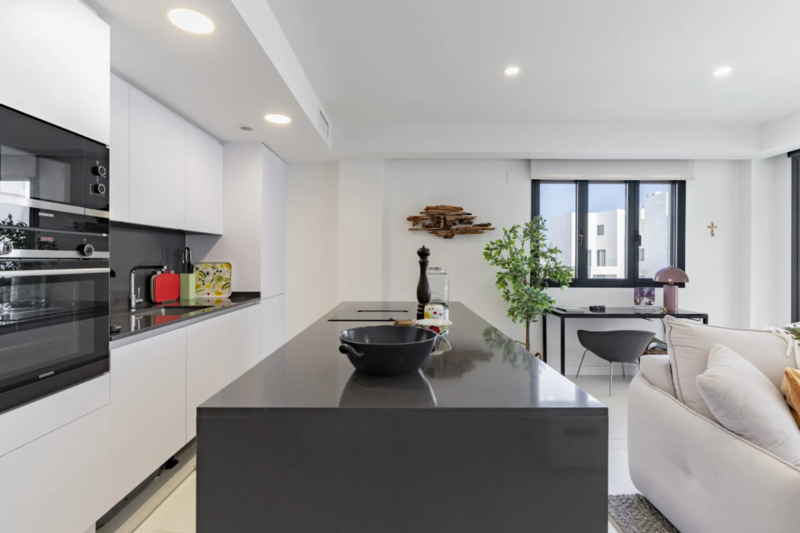 Discover a peaceful coastal retreat in this beautifully designed one-bedroom apartment located in the prestigious Azata del Mar urbanization, Casares. Set in a serene and well-connected area surrounded by lush golf courses, this modern home offers both tr