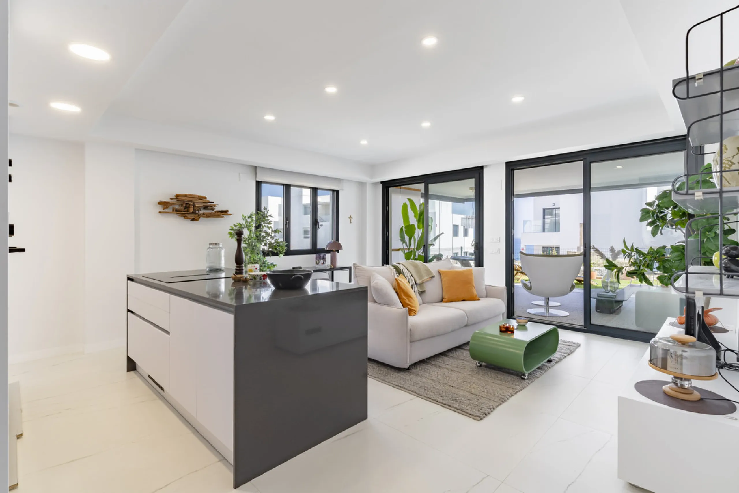 Discover a peaceful coastal retreat in this beautifully designed one-bedroom apartment located in the prestigious Azata del Mar urbanization, Casares. Set in a serene and well-connected area surrounded by lush golf courses, this modern home offers both tr