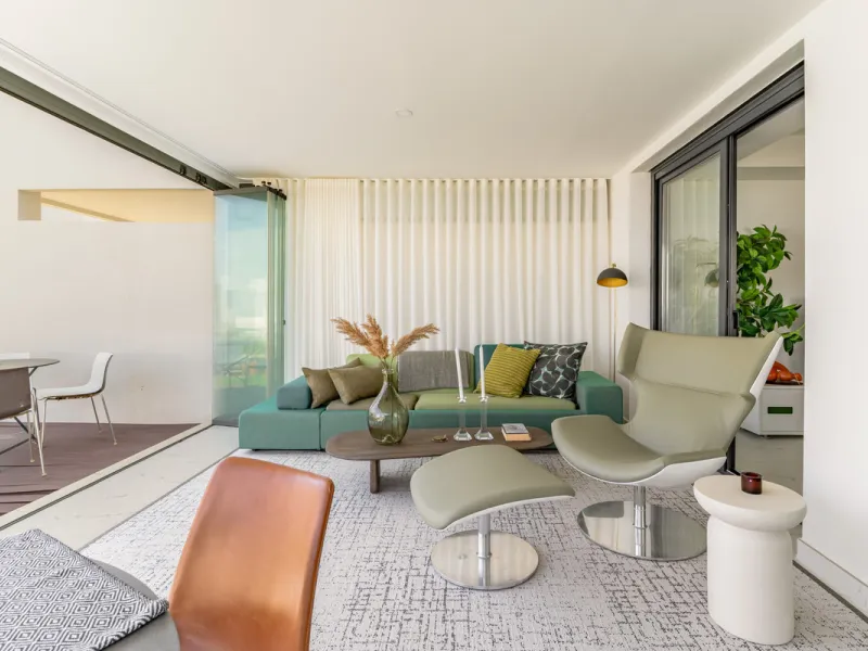 Discover a peaceful coastal retreat in this beautifully designed one-bedroom apartment located in the prestigious Azata del Mar urbanization, Casares. Set in a serene and well-connected area surrounded by lush golf courses, this modern home offers both tr