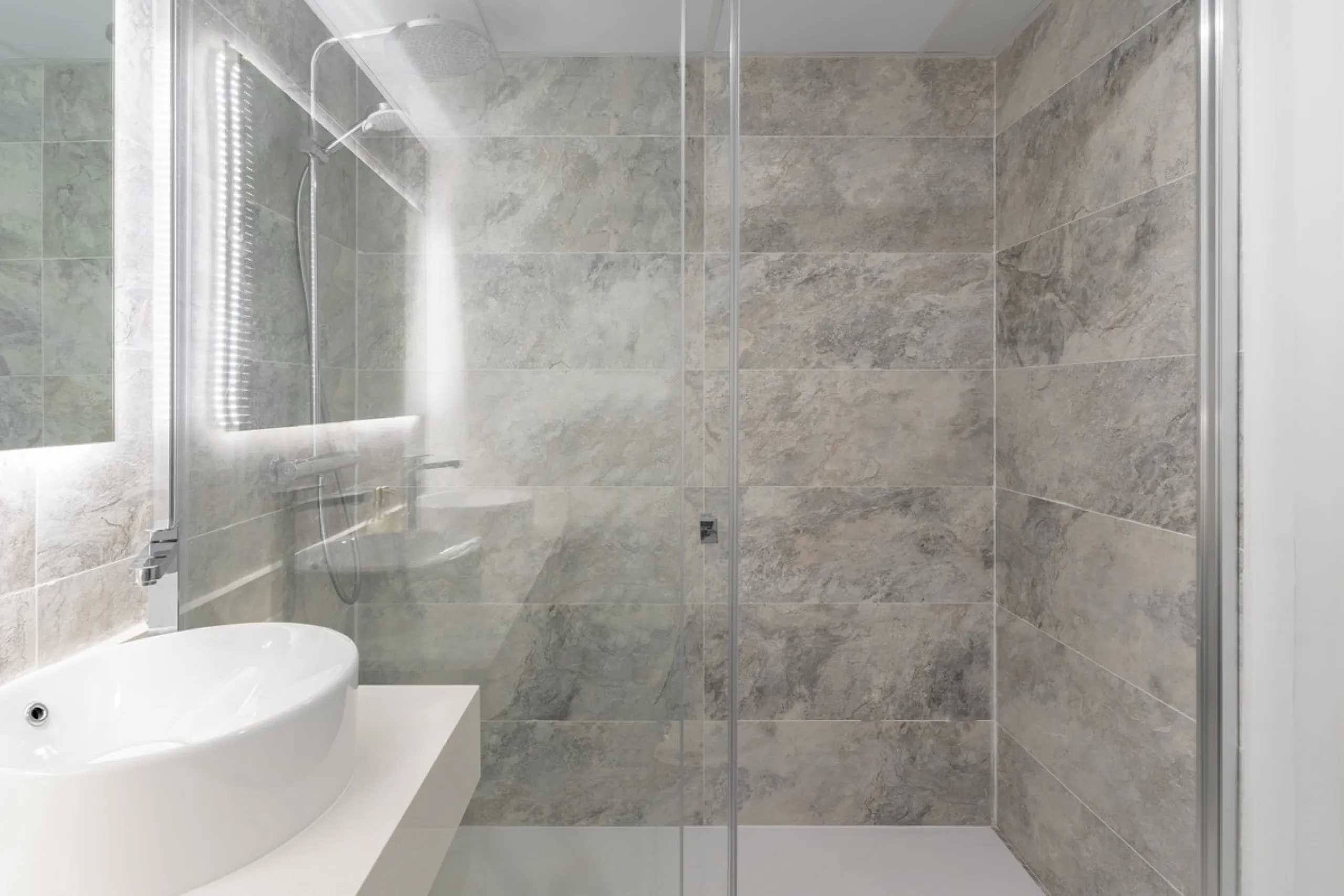 Discover a peaceful coastal retreat in this beautifully designed one-bedroom apartment located in the prestigious Azata del Mar urbanization, Casares. Set in a serene and well-connected area surrounded by lush golf courses, this modern home offers both tr