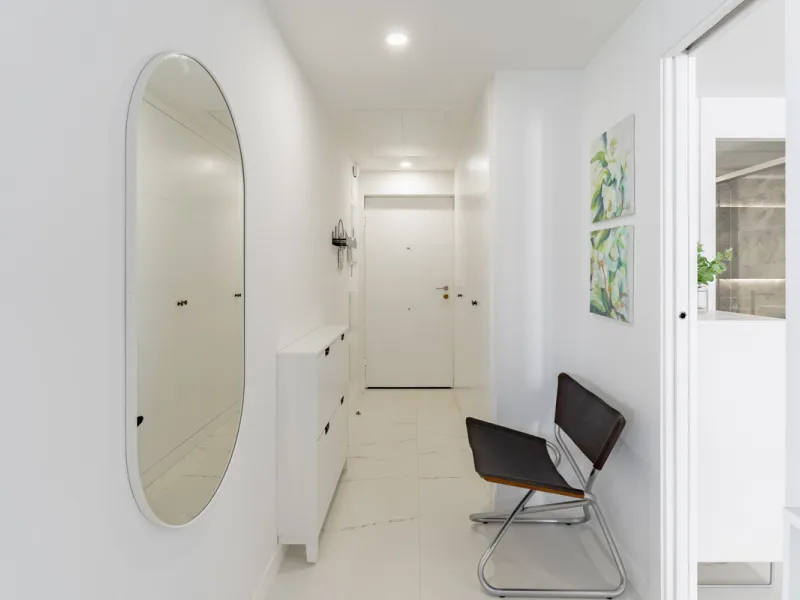 Discover a peaceful coastal retreat in this beautifully designed one-bedroom apartment located in the prestigious Azata del Mar urbanization, Casares. Set in a serene and well-connected area surrounded by lush golf courses, this modern home offers both tr