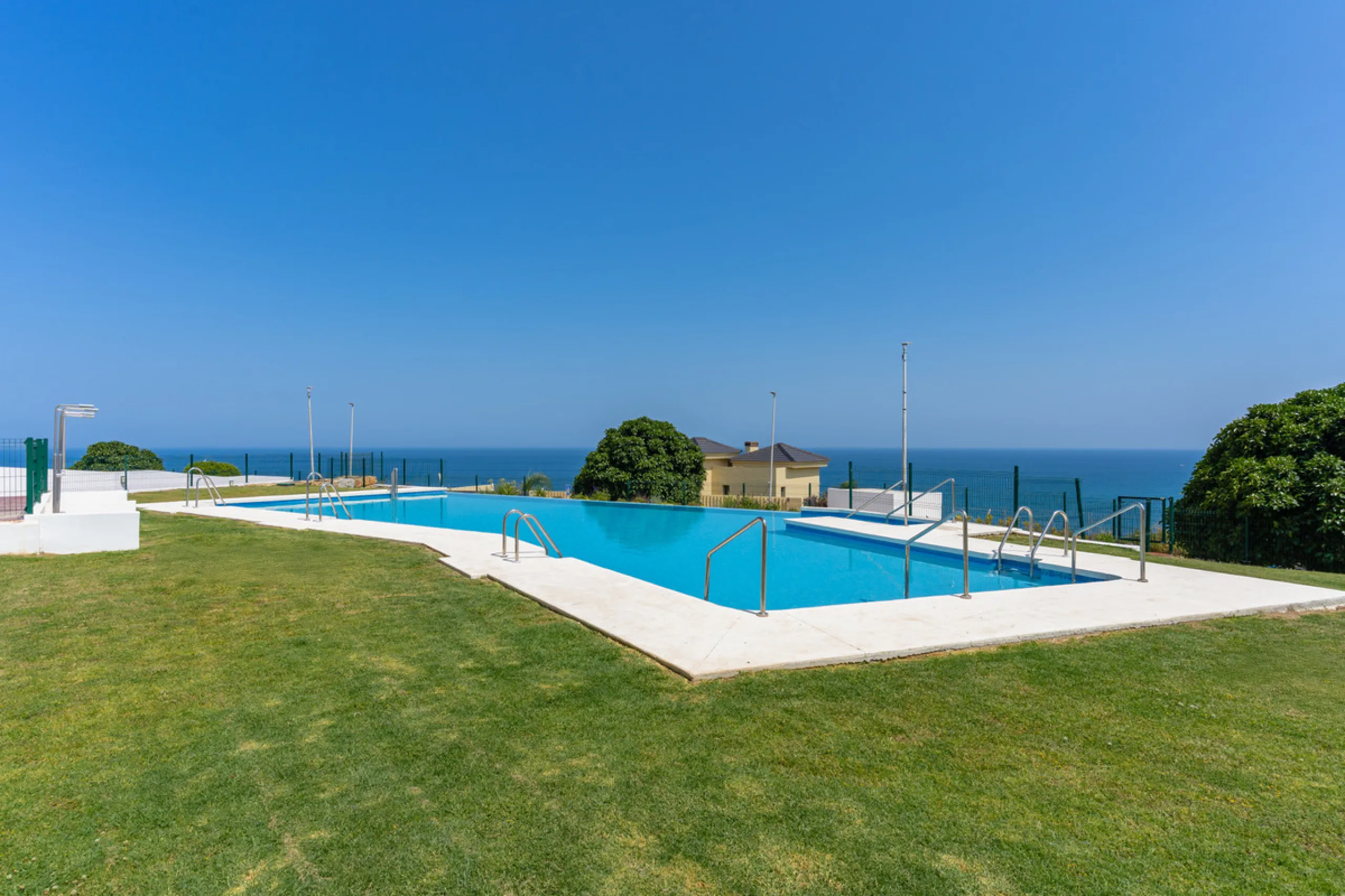 Discover a peaceful coastal retreat in this beautifully designed one-bedroom apartment located in the prestigious Azata del Mar urbanization, Casares. Set in a serene and well-connected area surrounded by lush golf courses, this modern home offers both tr