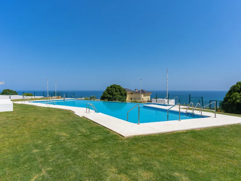 Discover a peaceful coastal retreat in this beautifully designed one-bedroom apartment located in the prestigious Azata del Mar urbanization, Casares. Set in a serene and well-connected area surrounded by lush golf courses, this modern home offers both tr
