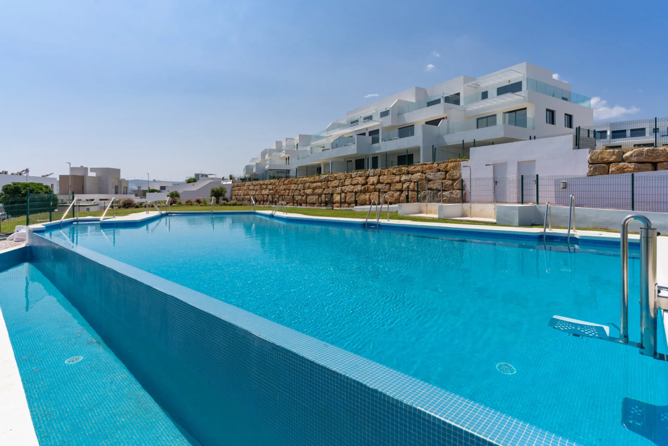 Discover a peaceful coastal retreat in this beautifully designed one-bedroom apartment located in the prestigious Azata del Mar urbanization, Casares. Set in a serene and well-connected area surrounded by lush golf courses, this modern home offers both tr