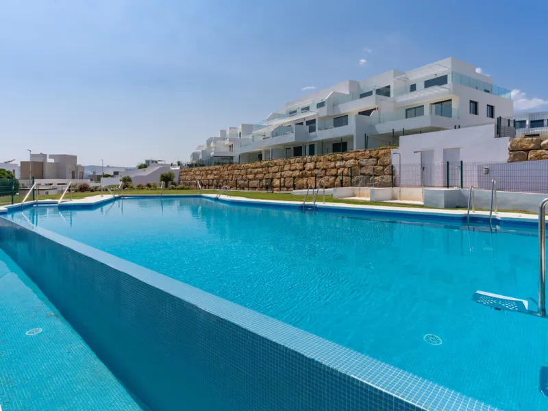 Discover a peaceful coastal retreat in this beautifully designed one-bedroom apartment located in the prestigious Azata del Mar urbanization, Casares. Set in a serene and well-connected area surrounded by lush golf courses, this modern home offers both tr