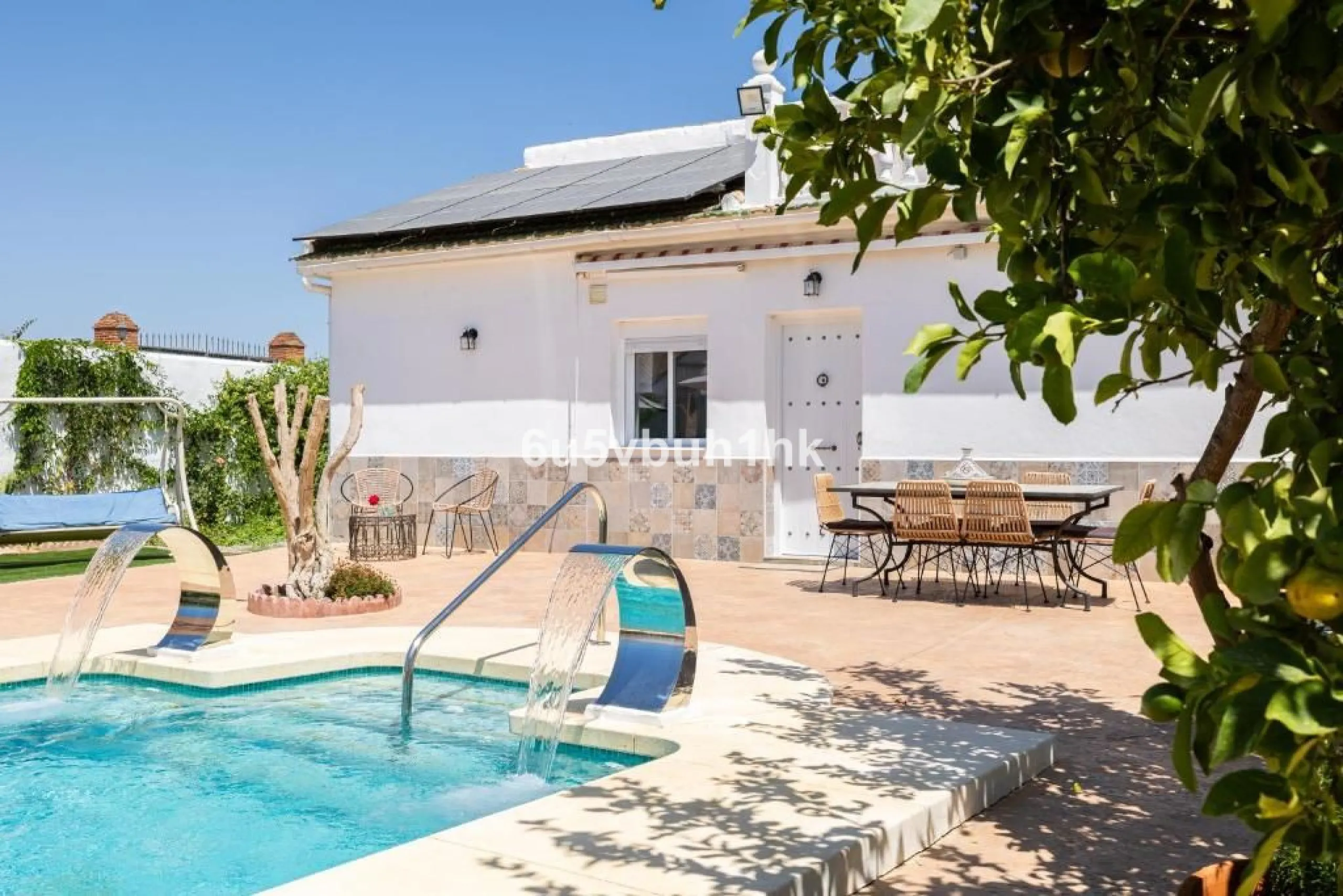 House - Finca - Cortijo в продаже в Málaga, Málaga. В доме 8 спален и 6 ванных комнат. Площадь дома 90 м². Площадь участка 5288 м²