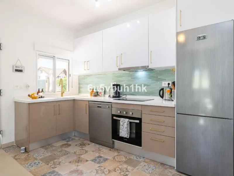 House - Finca - Cortijo в продаже в Málaga, Málaga. В доме 8 спален и 6 ванных комнат. Площадь дома 90 м². Площадь участка 5288 м²