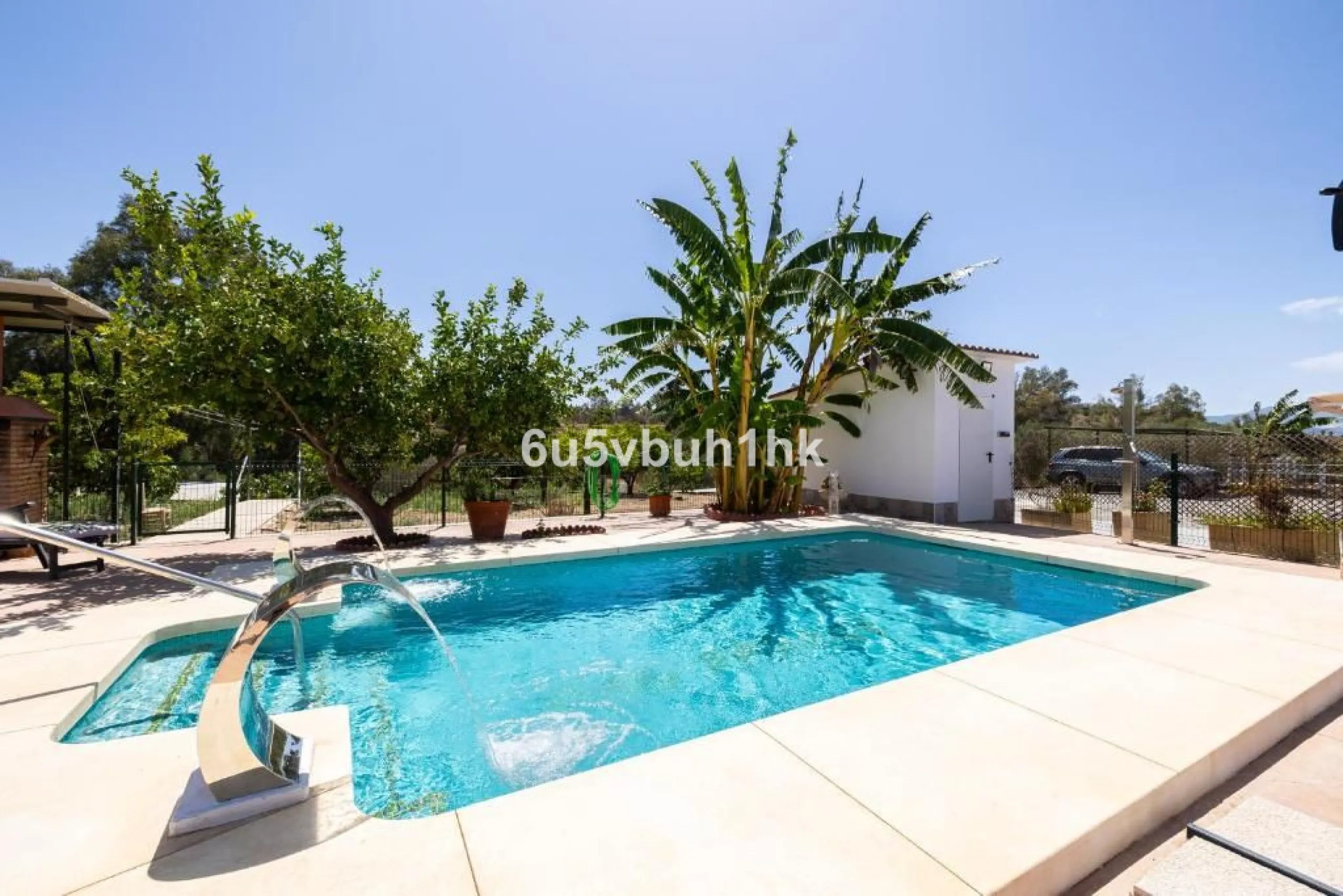 House - Finca - Cortijo в продаже в Málaga, Málaga. В доме 8 спален и 6 ванных комнат. Площадь дома 90 м². Площадь участка 5288 м²