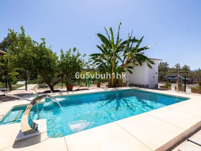 House - Finca - Cortijo в продаже в Málaga, Málaga. В доме 8 спален и 6 ванных комнат. Площадь дома 90 м². Площадь участка 5288 м²