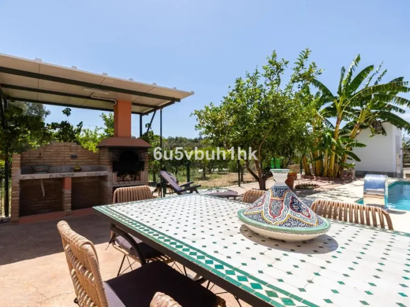 House - Finca - Cortijo в продаже в Málaga, Málaga. В доме 8 спален и 6 ванных комнат. Площадь дома 90 м². Площадь участка 5288 м²