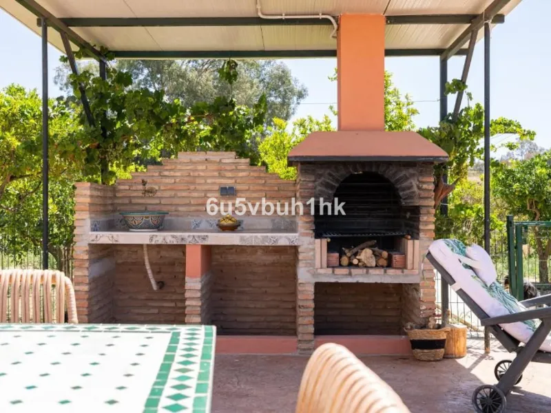 House - Finca - Cortijo в продаже в Málaga, Málaga. В доме 8 спален и 6 ванных комнат. Площадь дома 90 м². Площадь участка 5288 м²