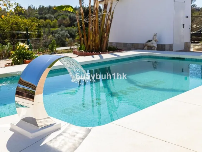 House - Finca - Cortijo в продаже в Málaga, Málaga. В доме 8 спален и 6 ванных комнат. Площадь дома 90 м². Площадь участка 5288 м²