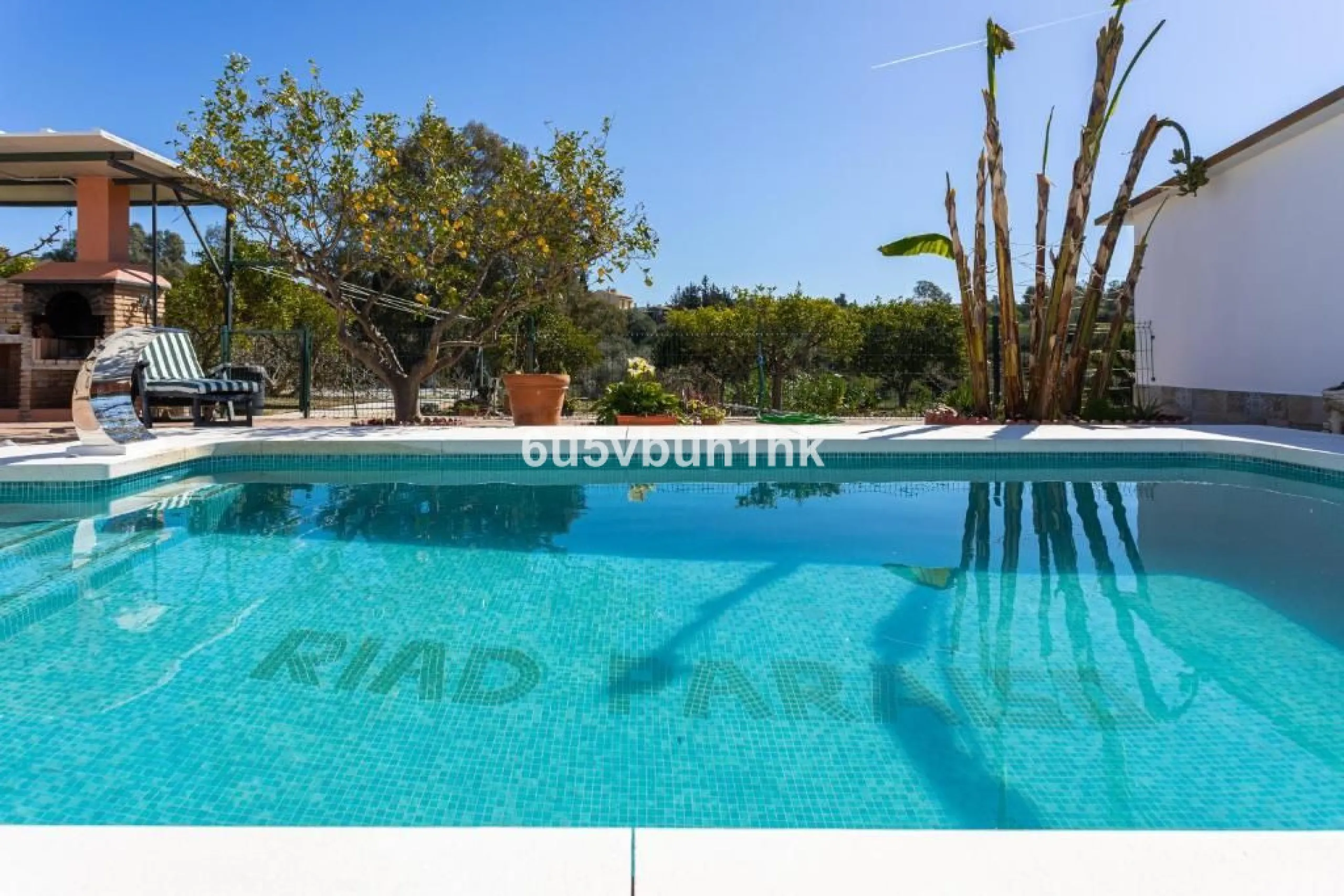 House - Finca - Cortijo в продаже в Málaga, Málaga. В доме 8 спален и 6 ванных комнат. Площадь дома 90 м². Площадь участка 5288 м²