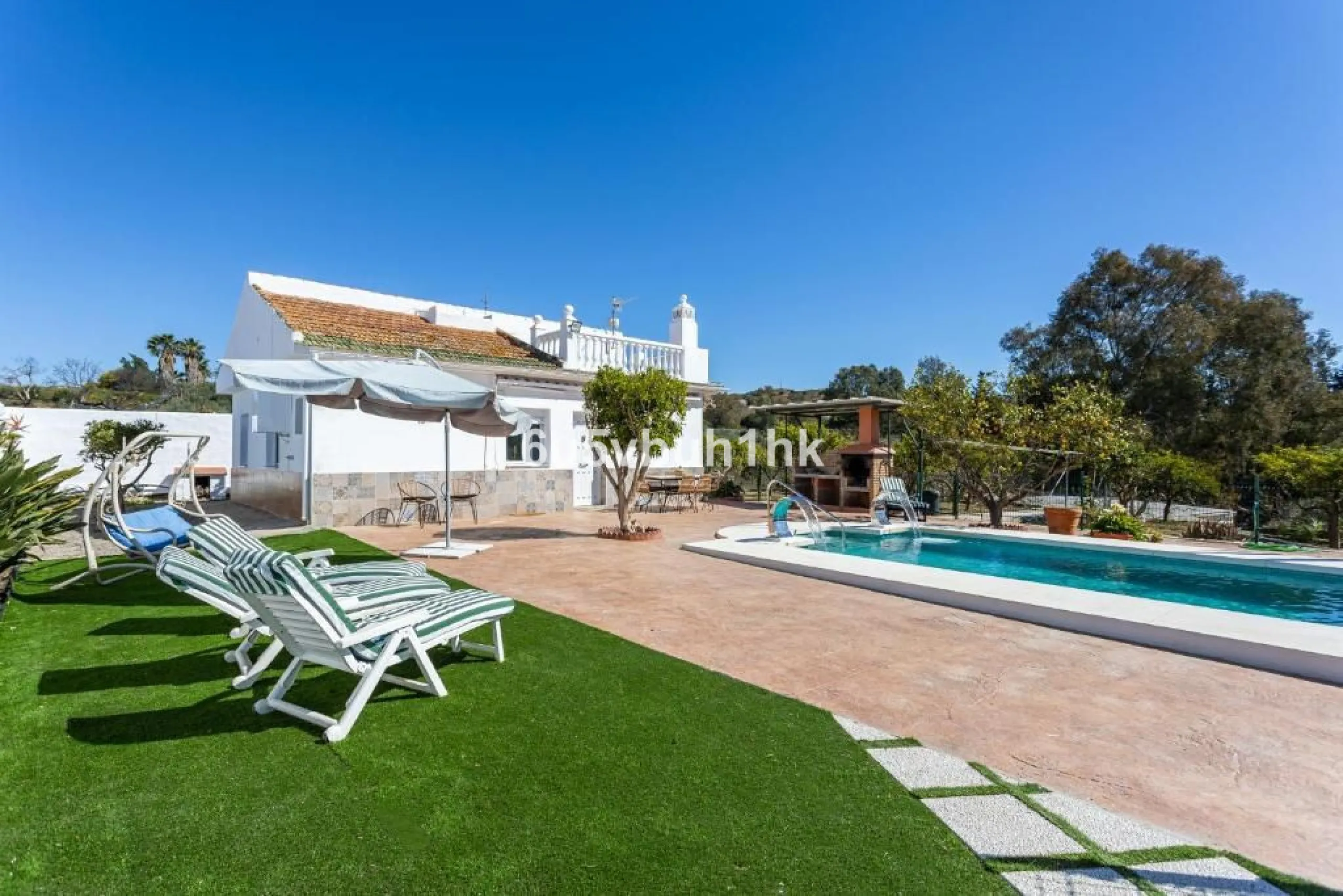 House - Finca - Cortijo в продаже в Málaga, Málaga. В доме 8 спален и 6 ванных комнат. Площадь дома 90 м². Площадь участка 5288 м²