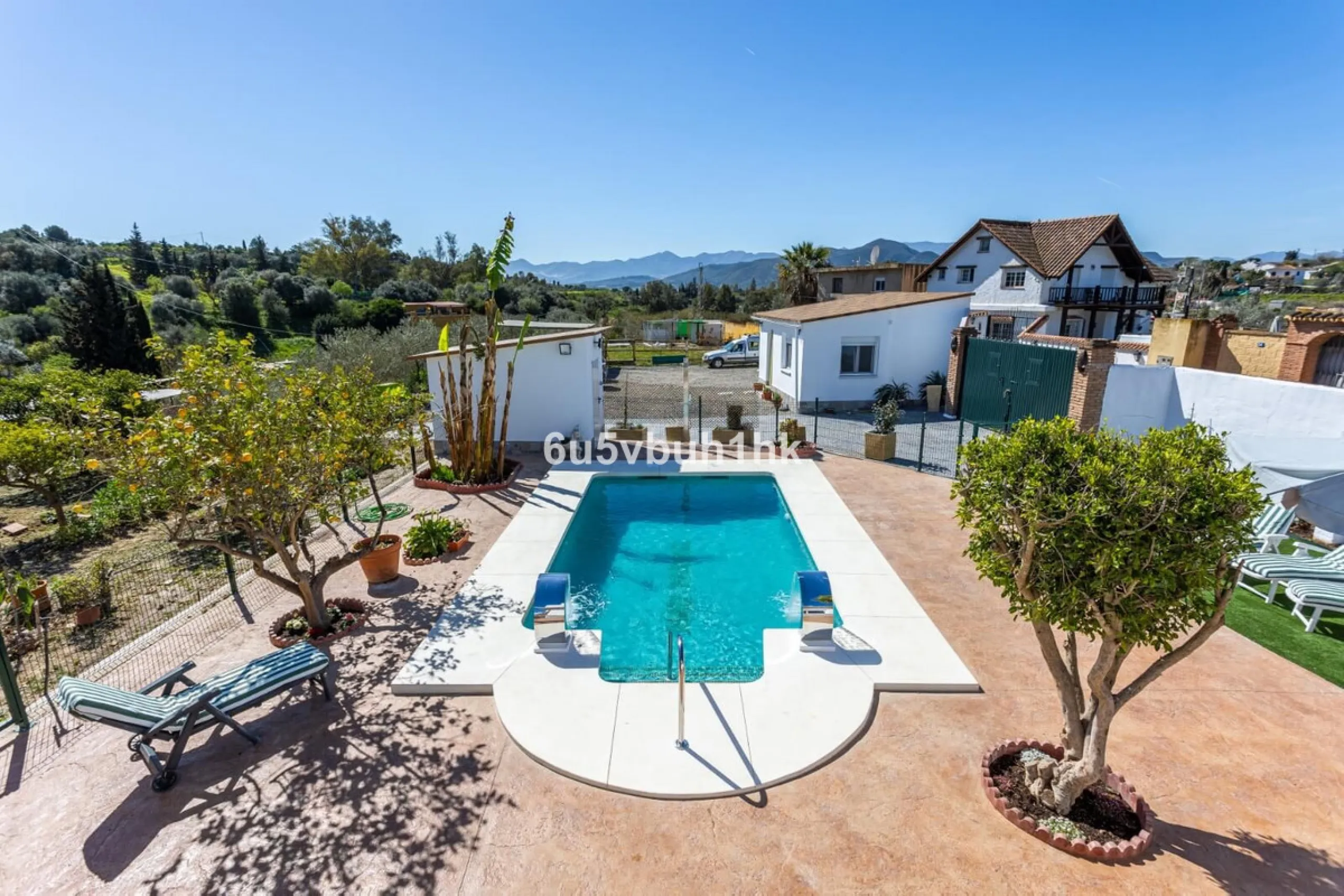 House - Finca - Cortijo в продаже в Málaga, Málaga. В доме 8 спален и 6 ванных комнат. Площадь дома 90 м². Площадь участка 5288 м²