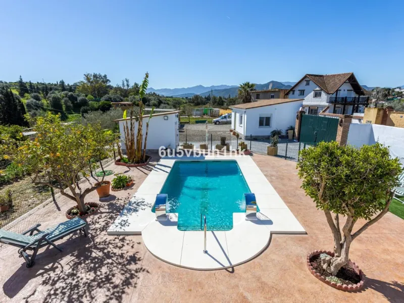 House - Finca - Cortijo в продаже в Málaga, Málaga. В доме 8 спален и 6 ванных комнат. Площадь дома 90 м². Площадь участка 5288 м²