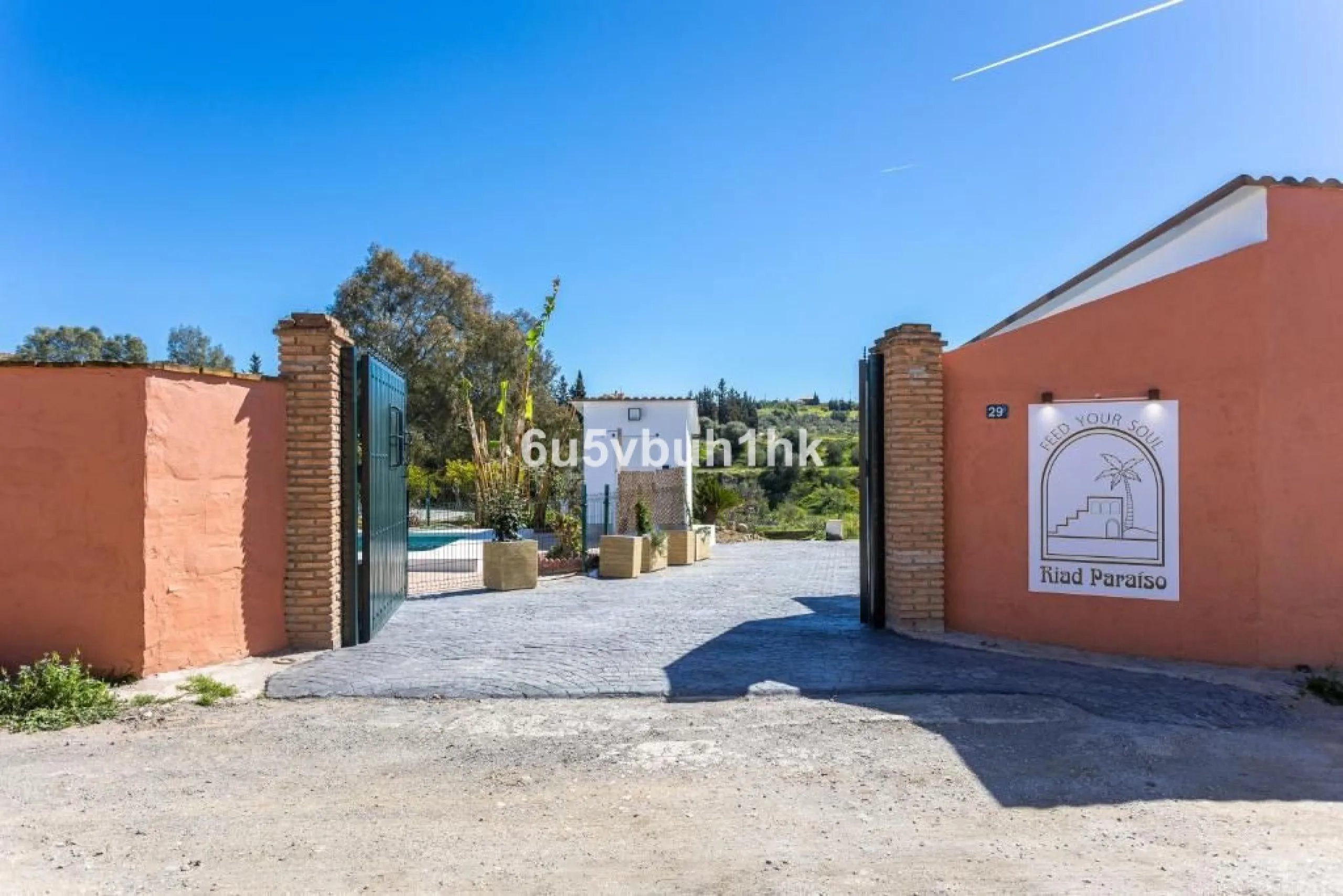 House - Finca - Cortijo в продаже в Málaga, Málaga. В доме 8 спален и 6 ванных комнат. Площадь дома 90 м². Площадь участка 5288 м²