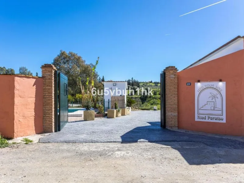 House - Finca - Cortijo в продаже в Málaga, Málaga. В доме 8 спален и 6 ванных комнат. Площадь дома 90 м². Площадь участка 5288 м²
