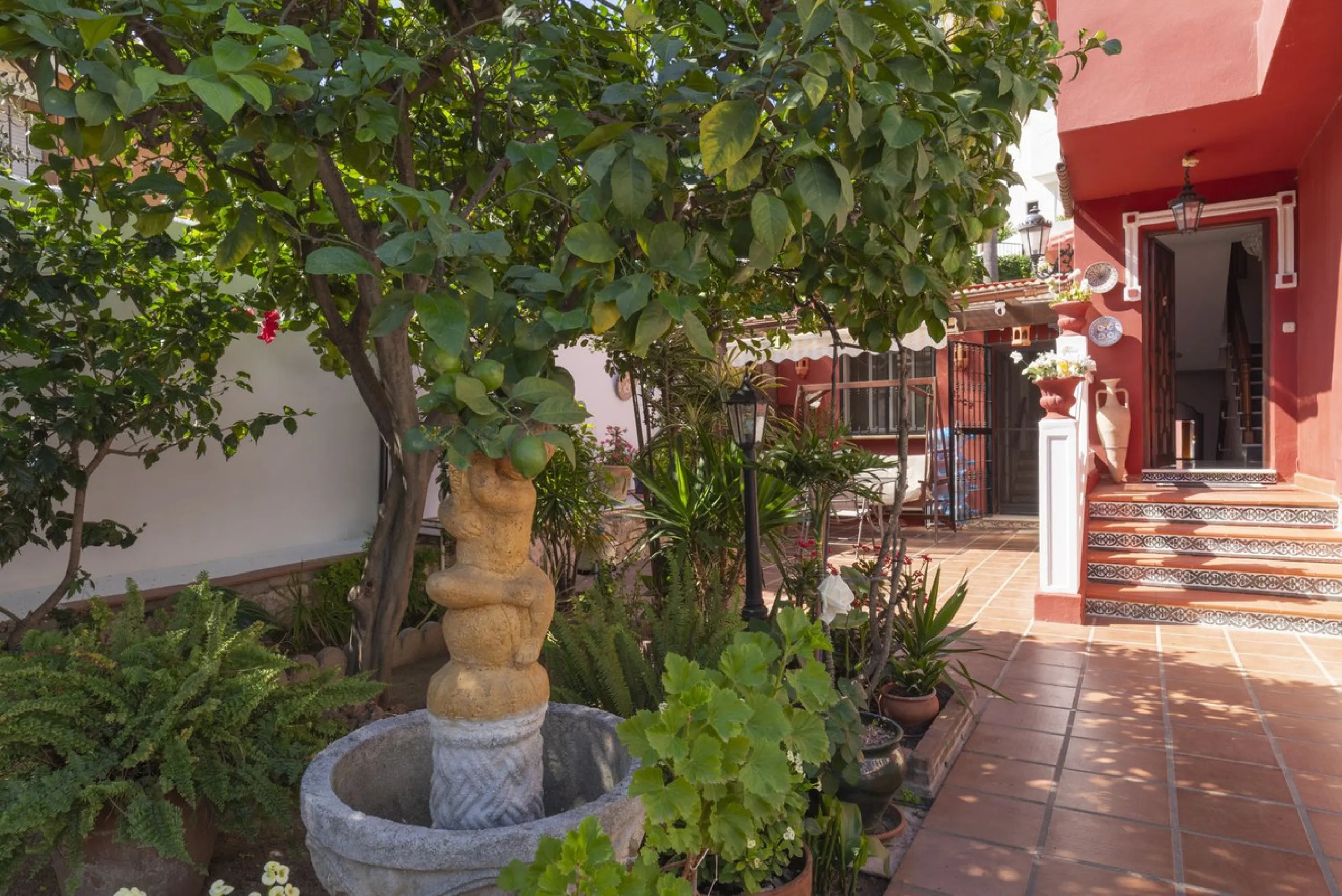 House - Detached Villa в продаже в Málaga, Málaga. В доме 6 спален и 3 ванных комнат. Площадь дома 375 м²